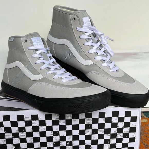 Vans Men’s Crockett High
Light Gray/Black
VN0A5JIGBH8
Sneakers - Picture 5 of 16